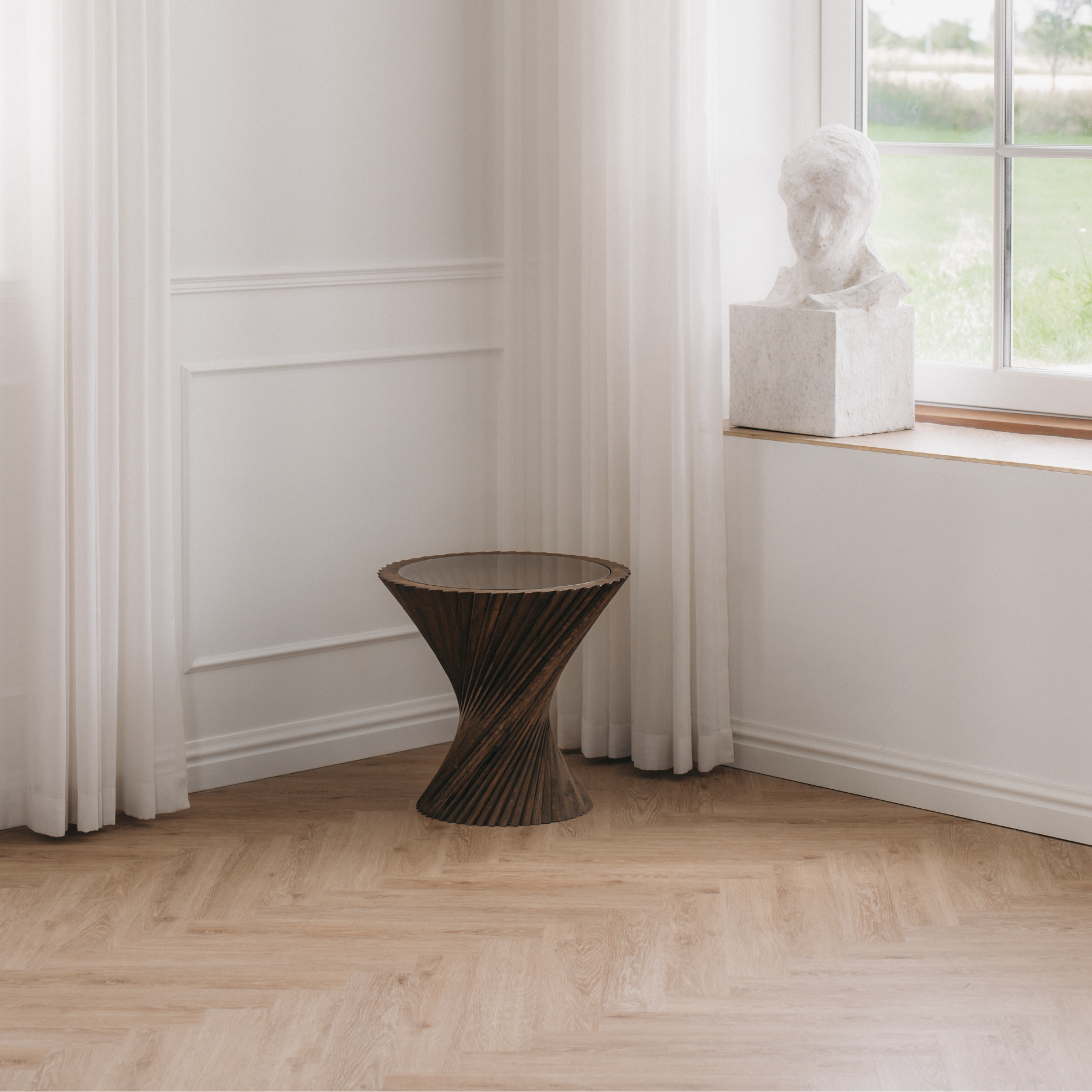 Hyperbel Side Table